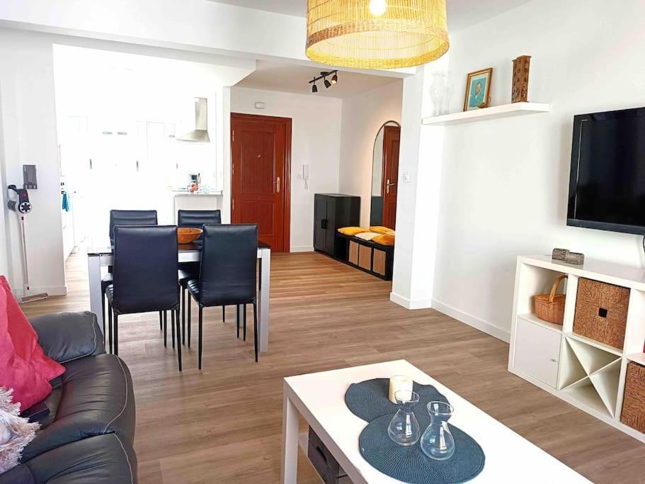 Piso Centrico Cerca De La Playa Apartment Кастро-Урдиалес Екстериор снимка